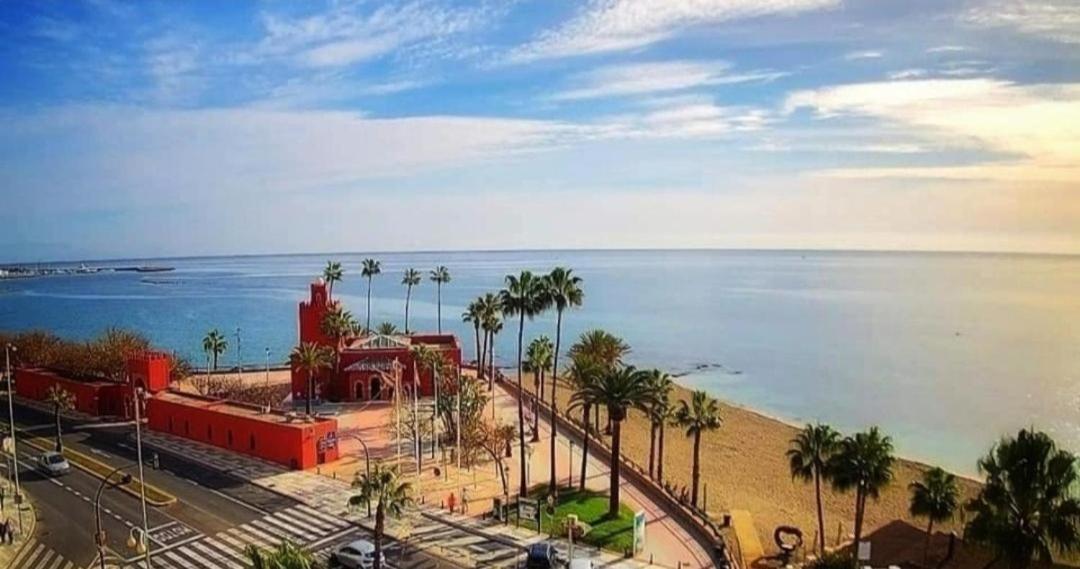 El Estudio De La Playa Benalbeach Holidays Paradise Benalmádena Kültér fotó