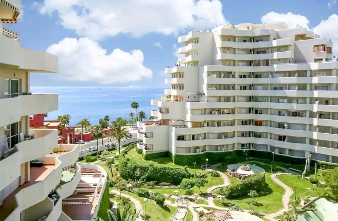 El Estudio De La Playa Benalbeach Holidays Paradise Benalmádena Kültér fotó
