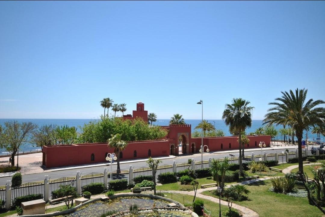 El Estudio De La Playa Benalbeach Holidays Paradise Benalmádena Kültér fotó